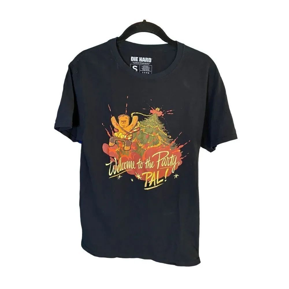 Loot crate exclusive, diehard gingerbread Christmas T-shirt, black med
